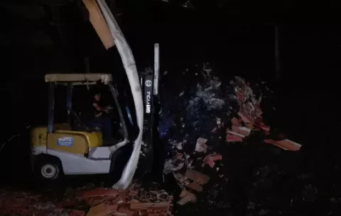 Incendio consume parte de galera y redes de empresa en Puerto Caimito