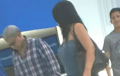 Pillan a Rafael Guardia Jaén en el cine y con bastón