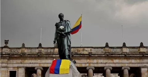 El libertador Simón Bolívar se queda sin una parte de su espada