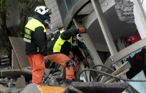 Se complican las labores de rescate por nuevos terremotos en Taiwán