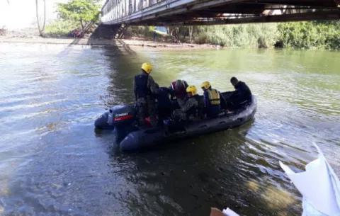 Menor de 16 años muere tras ser arrastrado por la corriente