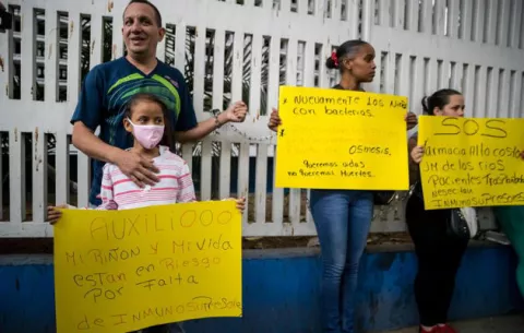 Padres desesperados por falta de tratamiento para niños trasplantados en Venezuela