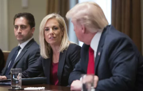 El presidente Trump revisa el informe demócrata sobre Rusia y no hay garantías de que sea publicado