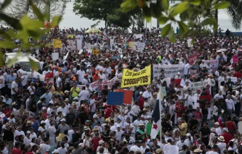 Gobierno insiste con imponer autorización a protestas en la Cinta