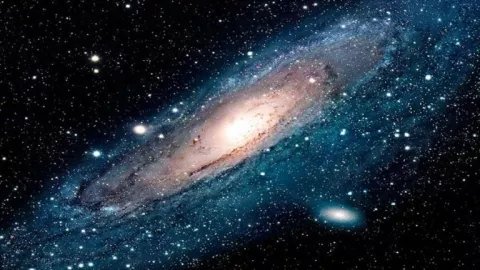 Encuentran dos grupos de estrellas parecidas en puntos opuestos de la Vía Láctea