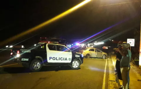 Una víctima fatal en accidente de bus con sedán en El Chumajal de Guararé