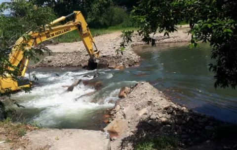Inician construcción de represa para desfile de balsas en el río Zaratí