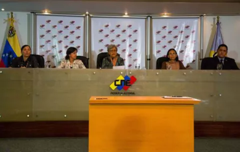 Postergan presidenciales en Venezuela para el 20 de mayo