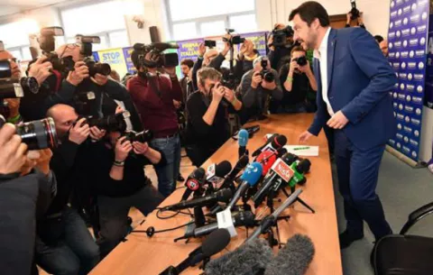 Comisión Europea pide calma ante el incierto resultado electoral en Italia