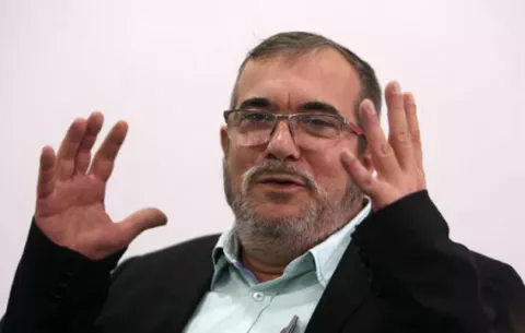 Líder de la FARC renuncia a candidatura presidencial 