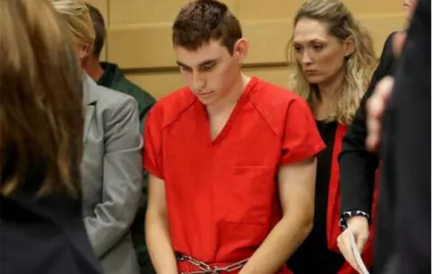 Acusan de 17 cargos al autor confeso de tiroteo en escuela de Florida