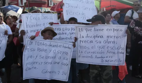 Caminan contra el matrimonio igualitario