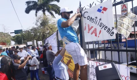 'Muro de los corruptos' es levantado en la Asamblea Nacional