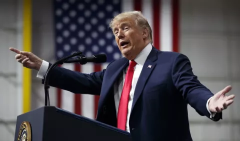 Donald Trump congela su propuesta de subir la edad para comprar armas