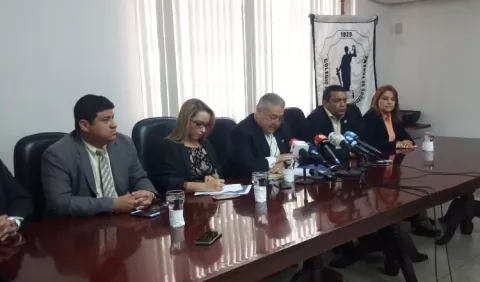 Abogados inconformes con sistema para afiliación de extranjeros