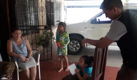 Familiares piden que se investigue la  muerte de joven cuando dio  a  luz