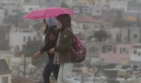 Tormenta causa la   salida de unas  30,000 personas de  California