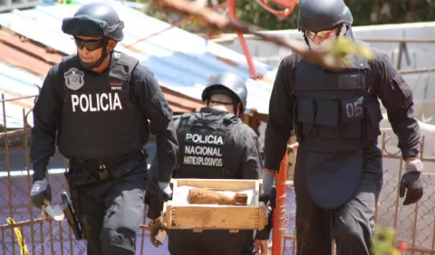 Extraen mortero de 81 milímetros del patio de  residencia en P. Oeste