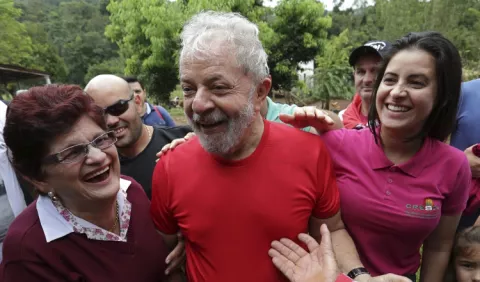 Lula busca apoyo ante su arresto
