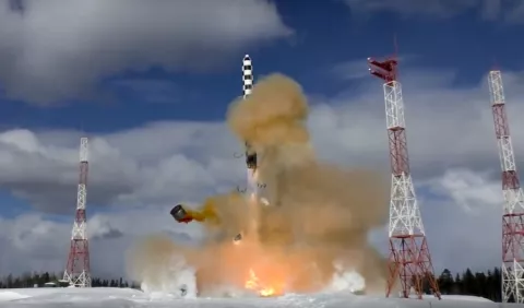 Rusia ensaya con éxito su más reciente misil balístico   