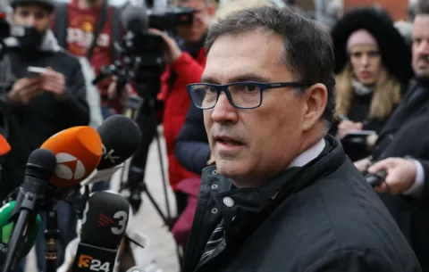 Expresidente de la Generalitat de Cataluña Puigdemont asume que su encierro puede alargarse
