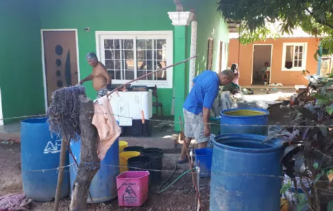 Cansados de estar si agua potable en Aguadulce