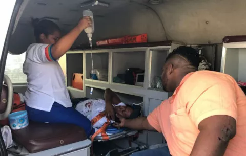 Dos heridos al chocar una mula a un taxi en France Field en la Zona Libre