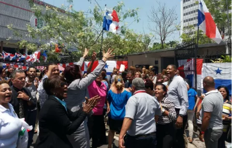 Trabajadores denuncian presiones del Gobierno para cerrar la Asamblea