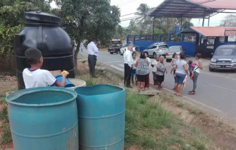 Cinco mil personas afectadas por falta de agua en Barrio Balboa
