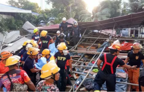 Mueren cinco trabajadores tras deplomarse barrancón en Filipinas