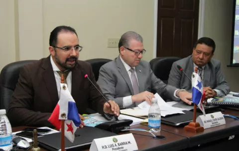 Yanibel Ábrego da ultimátum a Luis Barría para que entregue informe de la Comisión de Presupuesto