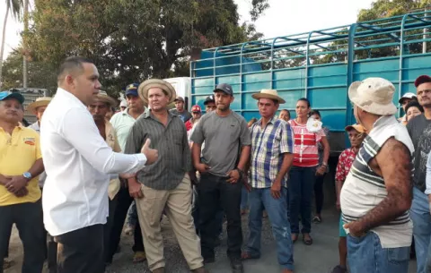 Moradores de Bombacho en Macaracas protestan por mal estado de la carretera