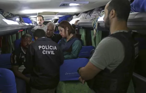 El Partido de los Trabajadores denuncia disparos contra autobuses de la gira de  Lula