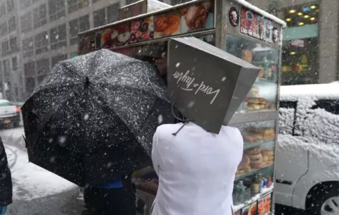 Cancelan más de 3,800 vuelos en EE.UU. por tormenta de nieve
