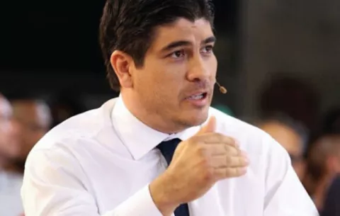 Candidato oficialista aventaja por dos puntos a evangélico en Costa Rica