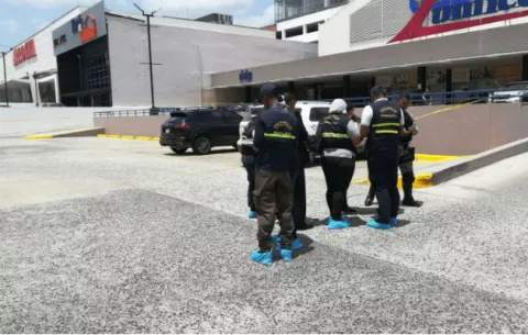 Confirman muerte de persona que resultó herida en balacera registrada en Plaza Centenial