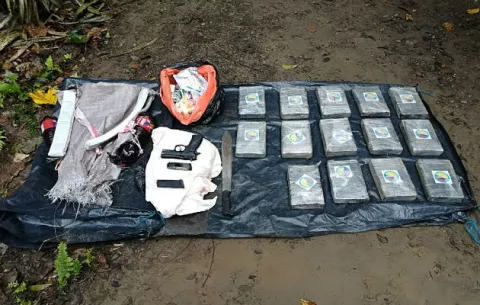 Detienen a panameños y un venezolano con cocaína en Metetí