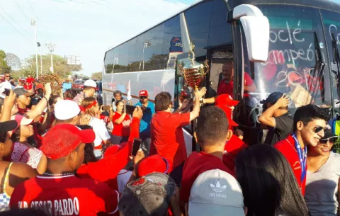 Coclé recibe en las calles a sus héroes juveniles