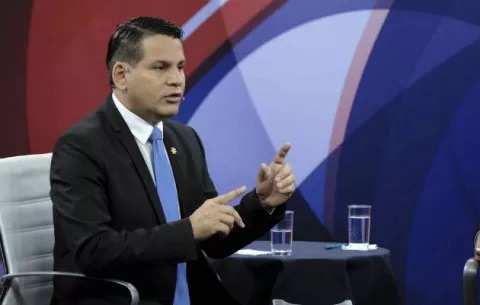 Le ordenan al candidato evangélico dejar de usar la religión en la campaña presidencial en Costa Rica