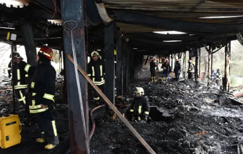 Mueren 25 personas por incendio en un centro de rehabilitación 