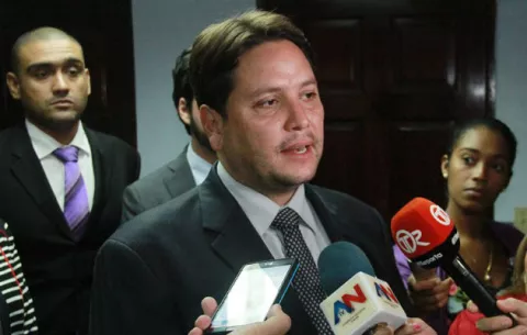 De La Iglesia arrepentido por llamar "marginales" a pobladores