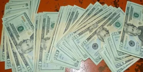 Detienen a persona con 349 mil dólares en Paso Canoas