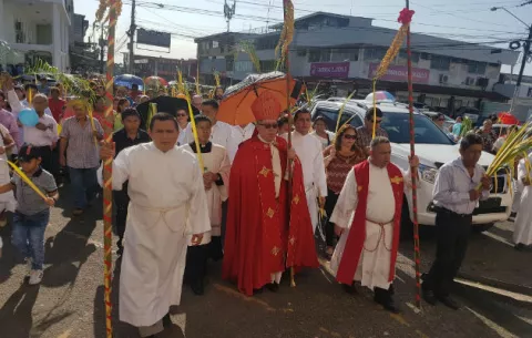 Con eucaristía y procesión celebran Domingo de Ramos en Veraguas