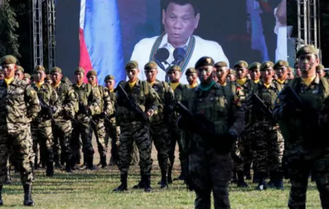 Duterte mantiene distanciamiento con EE.UU. y no lo apoyará en guerras