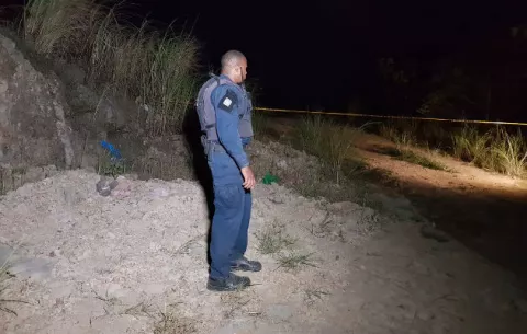 ¡Estremecidos! Hallan cuerpo de hombre semienterrado en Colón