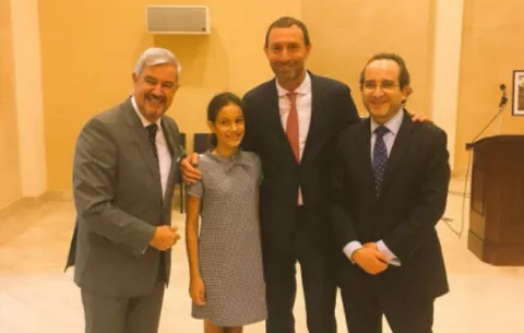 Embajador de Holanda niega importación de cebolla, y bromea sobre cervezas