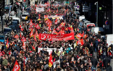 Enfrentamientos durante manifestación en París contra reformas de Macron