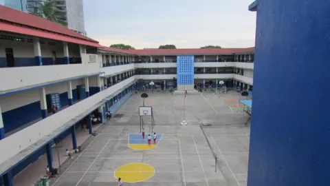 Reconstrucción de escuelas, con complicaciones