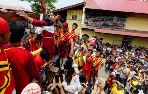 La fe es llevada al extremo en Filipinas con las crucifixiones