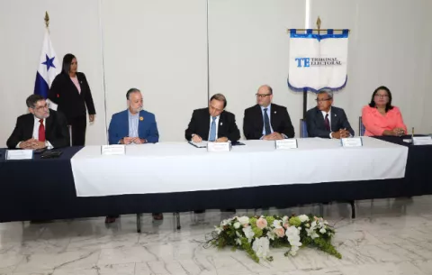 Magistrados del Tribunal Electoral firman decreto que oficializa calendario de elecciones